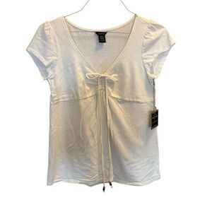 True Grit White Short Sleeve V‑Neck Tie Front Tee